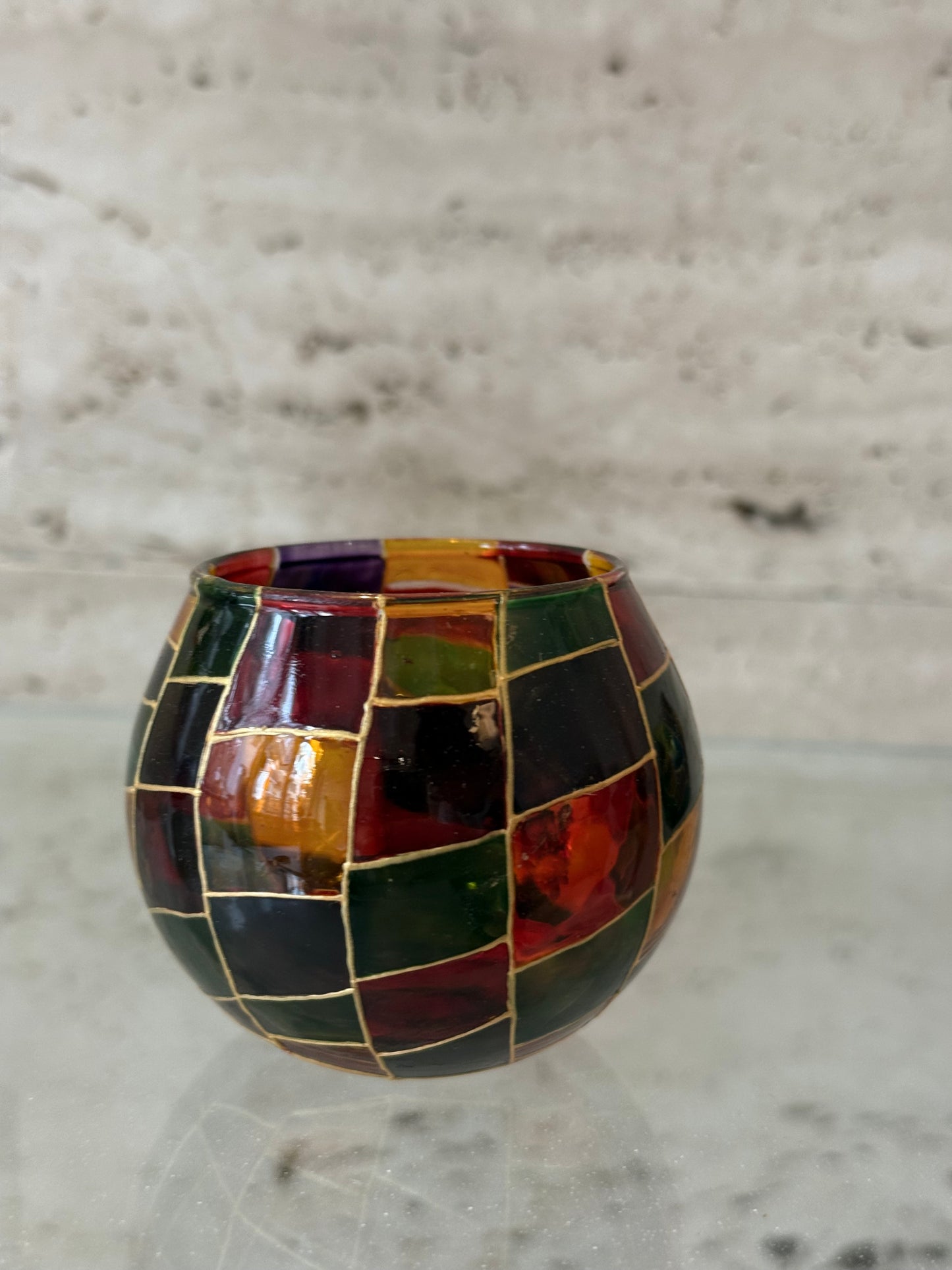 Round candle holder